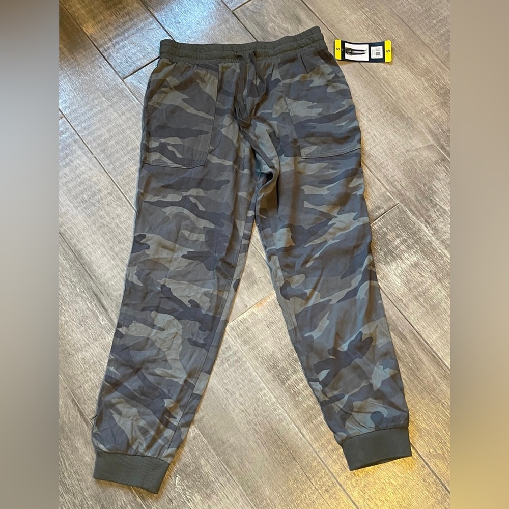 Splendid Camo Joggers Size Small